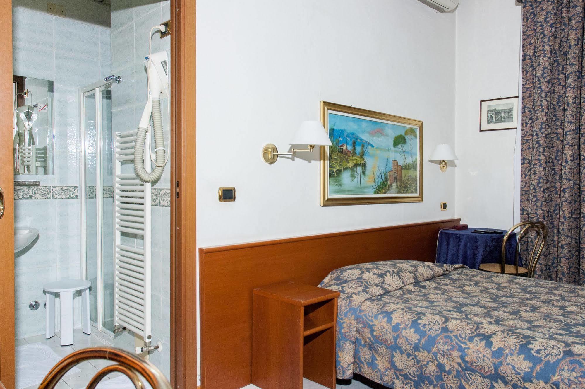 Vip Hotel Piacenza Exterior foto